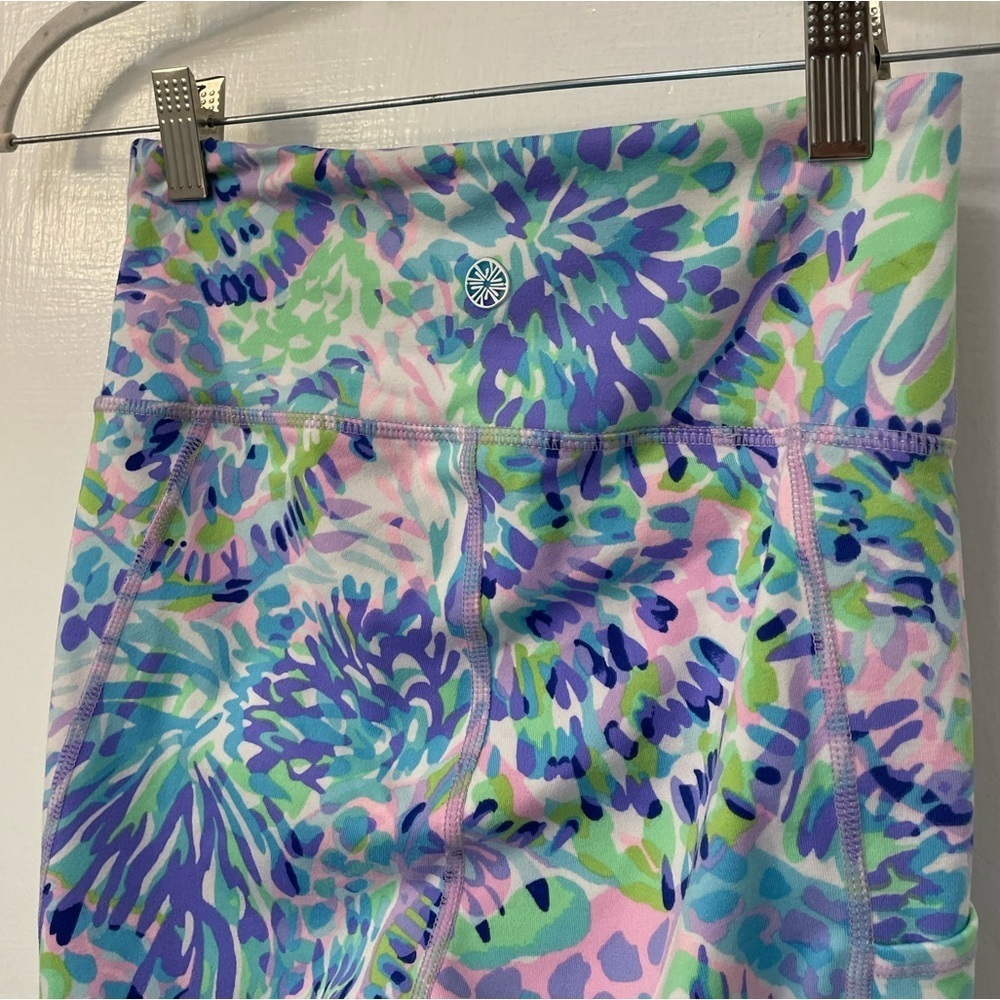 Lilly Pulitzer Luxletic Weekender High Rise Crop Leggings Shell Of A Party XS - Picture 3 of 10